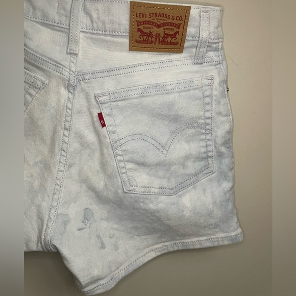 Levi’s High Rise Acid Wash Denim Shorts - Picture 5 of 5